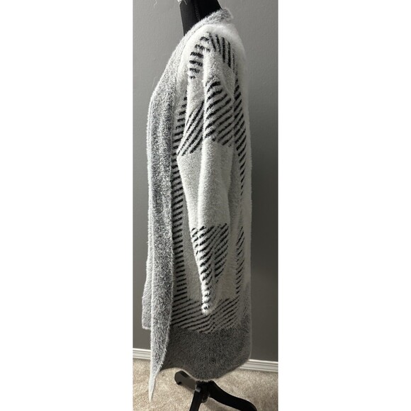 Grace + Karma Cardigan Women XS/S Long Sleeve White Black Fuzzy Midi Sweater EUC - Picture 2 of 6